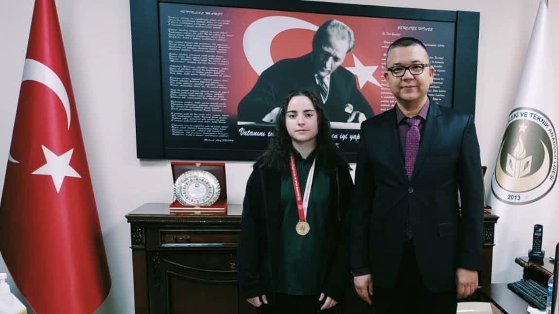 Okulumuz 11. Sınıf Öğrencisi Ülkü KALEMOĞLU, Cumhuriyet Kupası'nda Kick Boks,  Gençkızlar kategorisinde Ankara Birincisi oldu. 